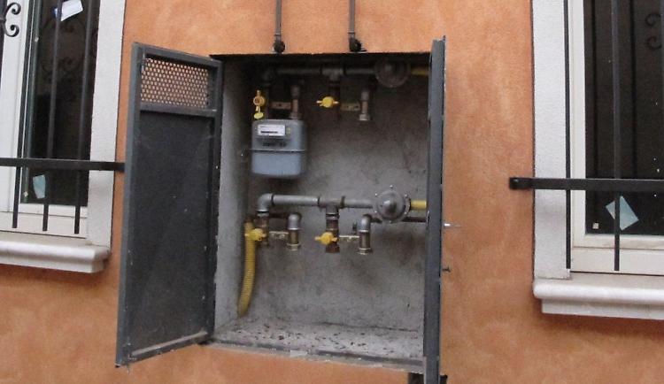 Rubavano acqua, luce e gas
con allacci illegali