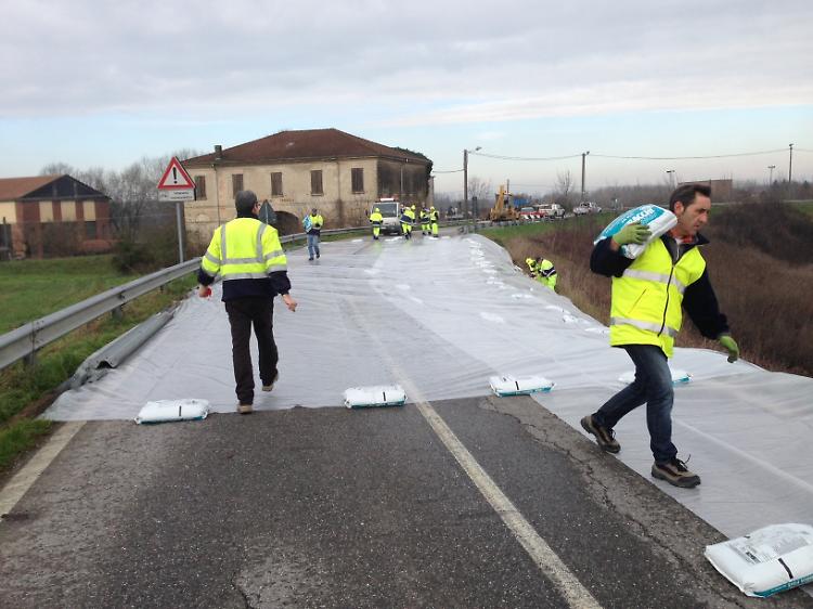 Crepa sull'argine, teli anti infiltrazioni