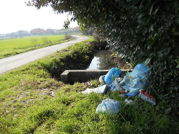 "Via Mercanti, vince il degrado"