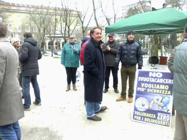Gazebo della Lega, tensione in centro