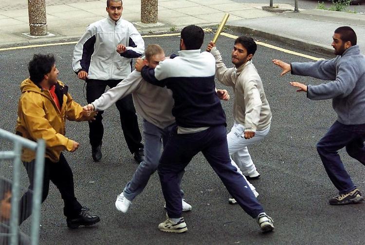 Scherzo a scuola degenera in una rissa in strada