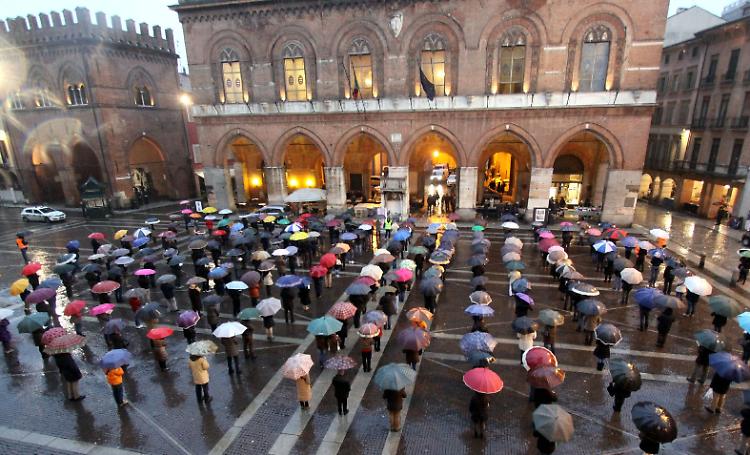 Le Sentinelle in Piedi di nuovo in piazza