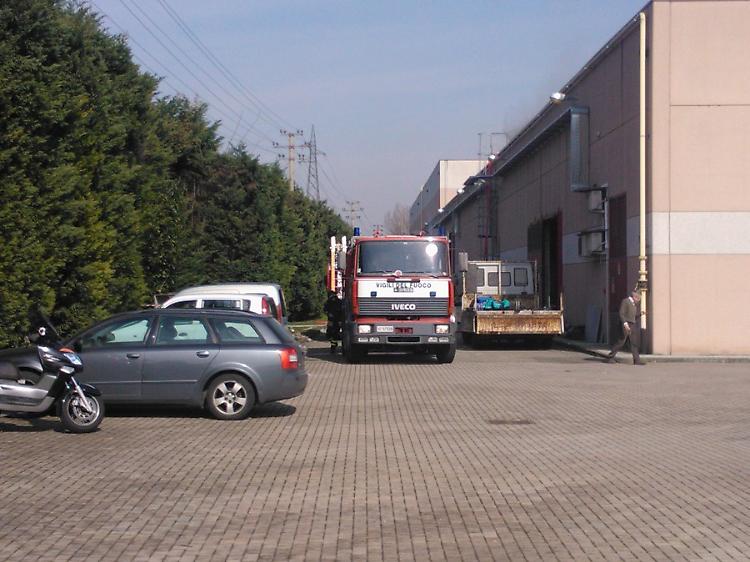 Incendio da Corazzi, intervento spettacolare dei pompieri