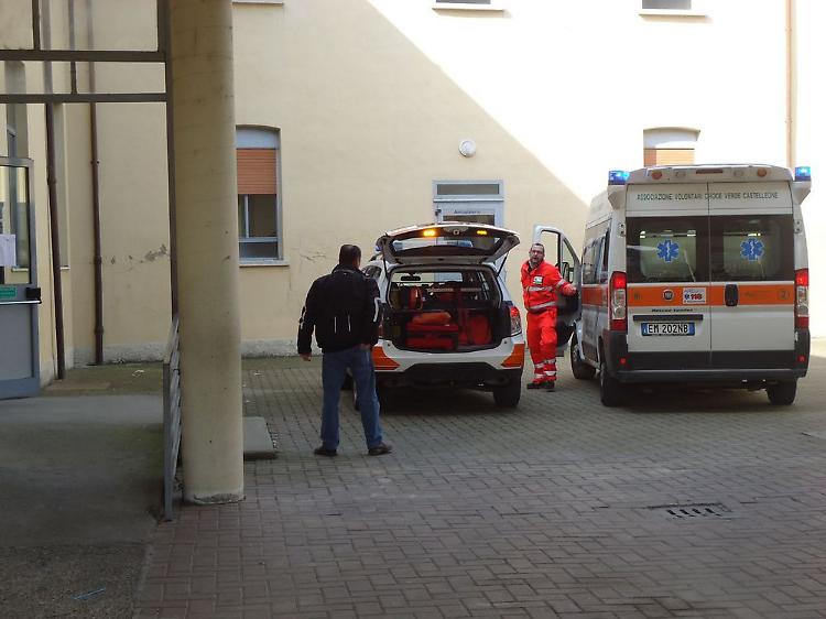 Alunno di 10 anni perde i sensi a scuola, attimi di panico