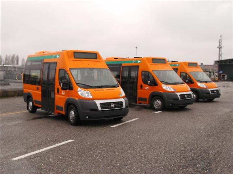 Svolta ecologica nel trasporto, ecco i mini bus a metano