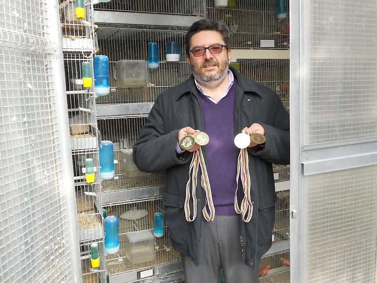 L'uomo che sussurra ai pappagallini