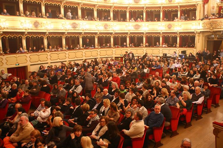 Venditti tra politica e memoria
