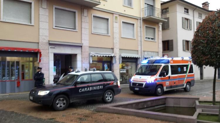 Donna chiusa in casa non risponde, arrivano i soccorsi