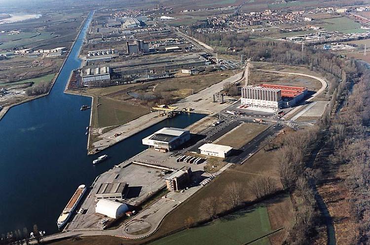 Deraglia vagone carico di gasolio, mobilitazione al porto