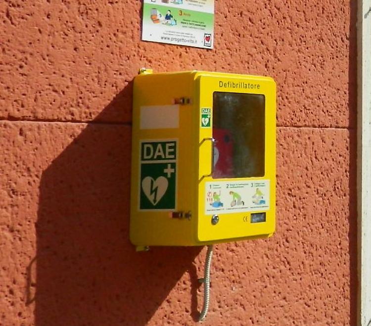 Defibrillatori negli impianti comunali, posa in fase di ultimazione