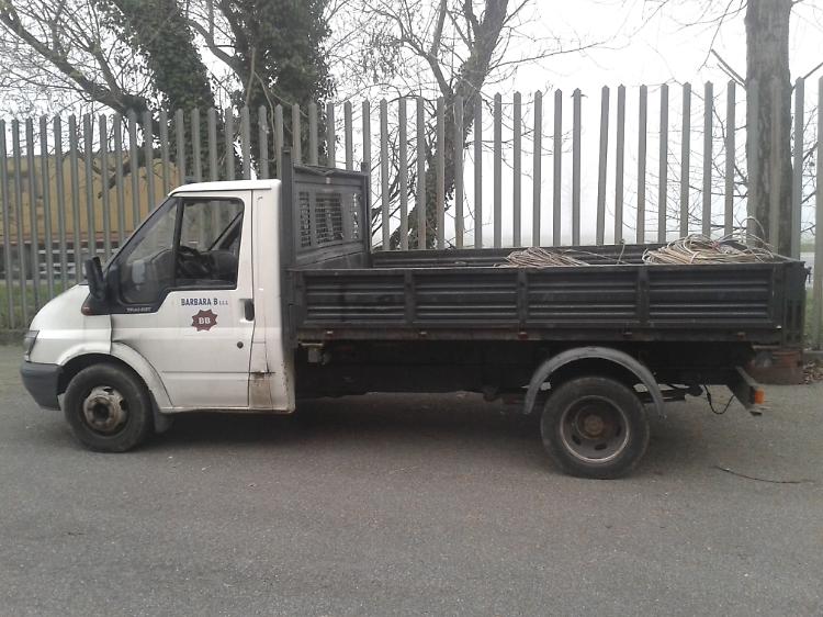 Il camion rubato recuperato dai carabinieri