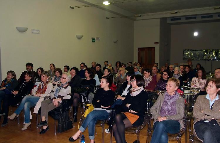 Il pubblico intervenuto all'incontro del Caffè Letterario