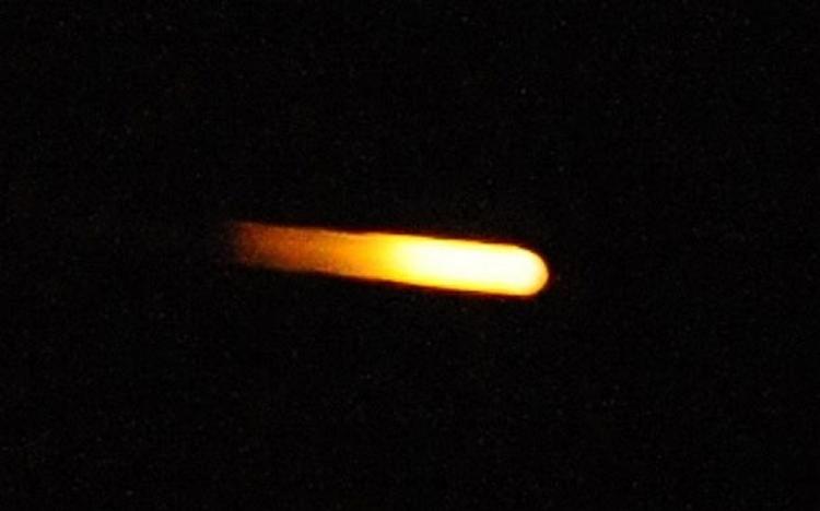Scia luminosa nel cielo di Cremona