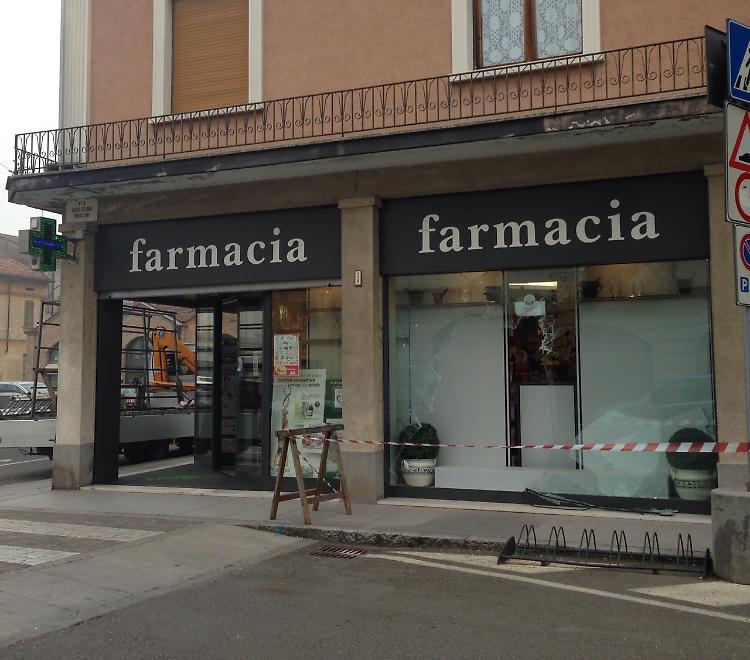Spaccata alla farmacia
Banda braccata nella notte