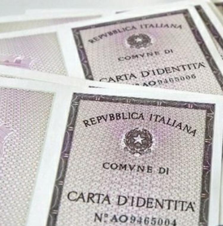 Documenti falsi per il permesso di soggiorno, denunciato un tunisino