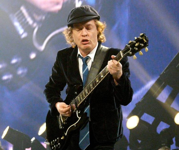 Piazza Spagna si tinge di rock, l'ultima serata arriva Angus Young