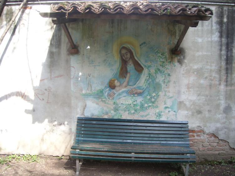 Madonnina imbrattata, monta la rabbia al Vecchio Passeggio