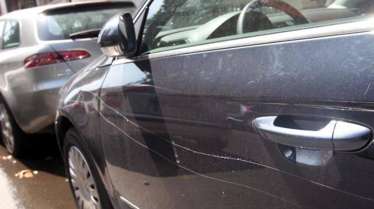 Vandali in azione, macchine sotto tiro