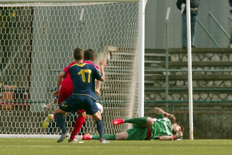 Cremonese beffata a Carrara, contestazione a fine gara