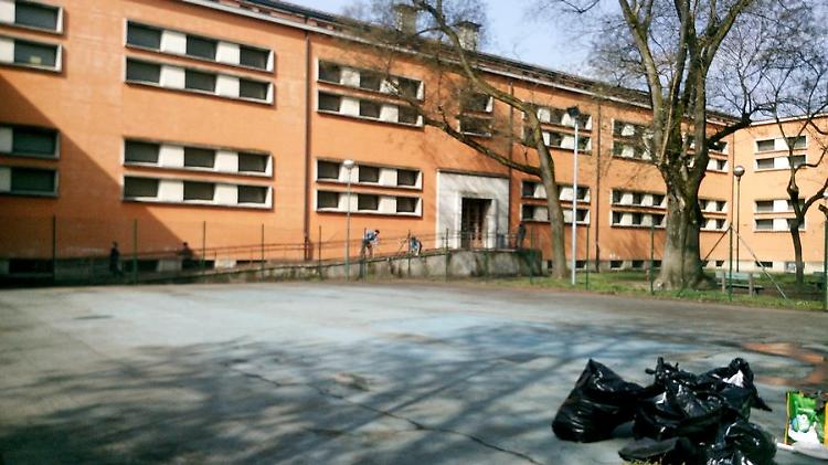 Genitori volontari in azione, la scuola Bissolati ripulita