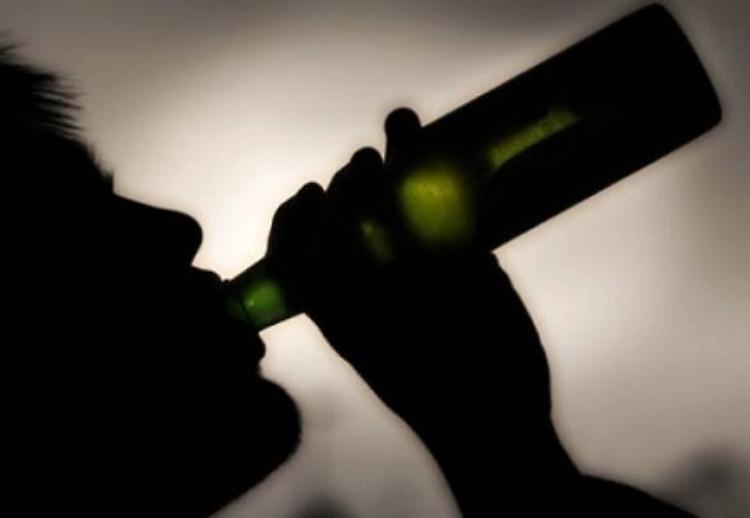 Ubriaca e aggressiva in mezzo alla strada, daspo urbano per una 23enne