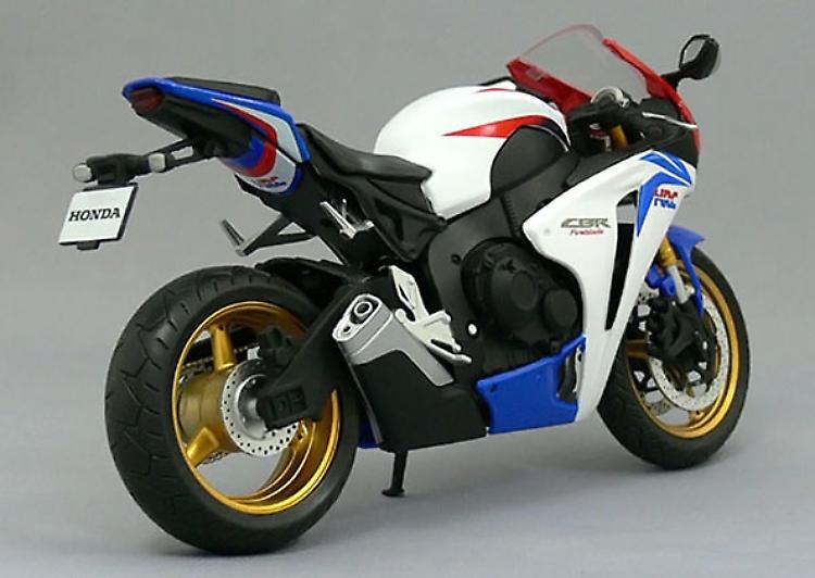 Furto nella notte, asportata una Honda CBR 1000