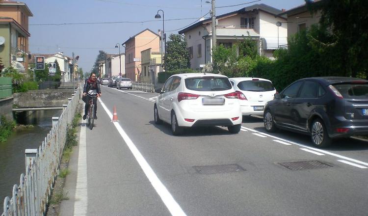 Via Mulini, vincono i residenti: parcheggi e pista ciclabile