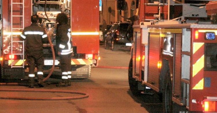 Attentato alla famiglia
di un agente di polizia