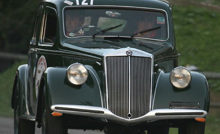 Cremona - Le auto storiche della scuderia 3T ''In corsa con Medea'' Domenica 11 maggio