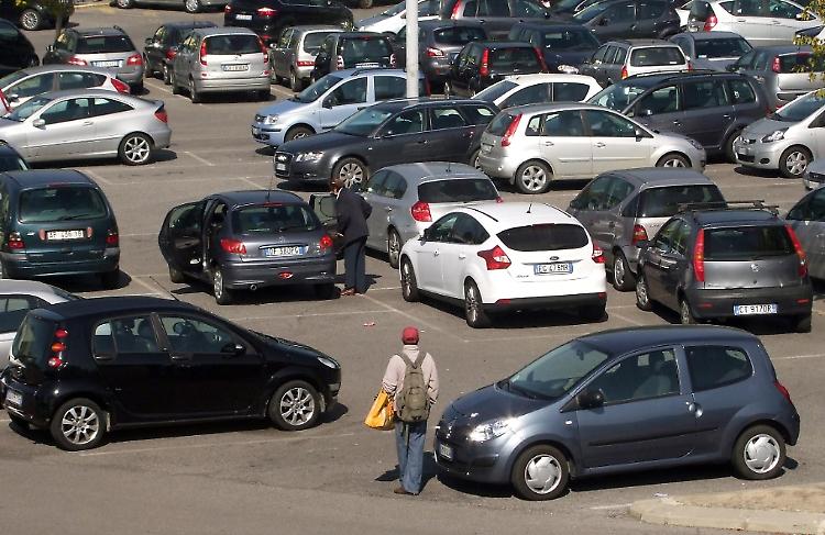 Rissa tra due abusivi
nel piazzale dell'ospedale