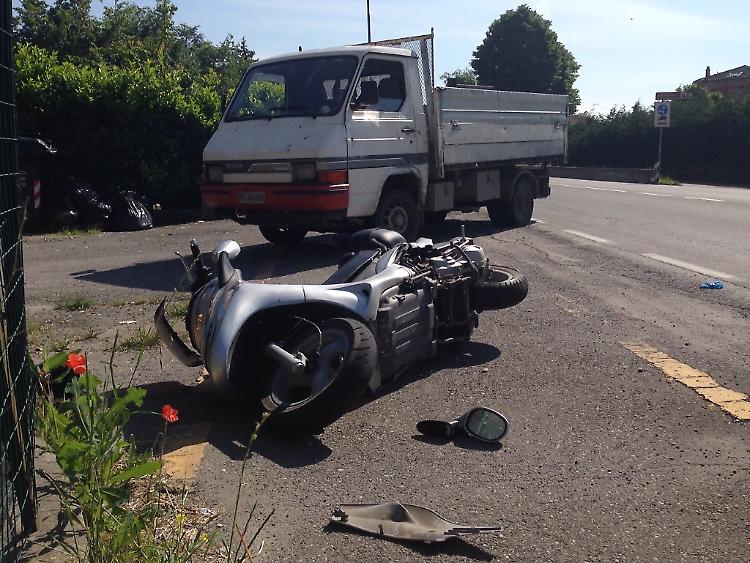 Caorso, scooterista grave dopo lo scontro con un furgone