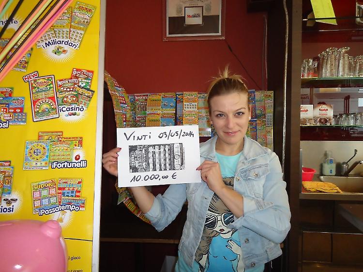 Disoccupato 'gratta' e vince 10mila euro