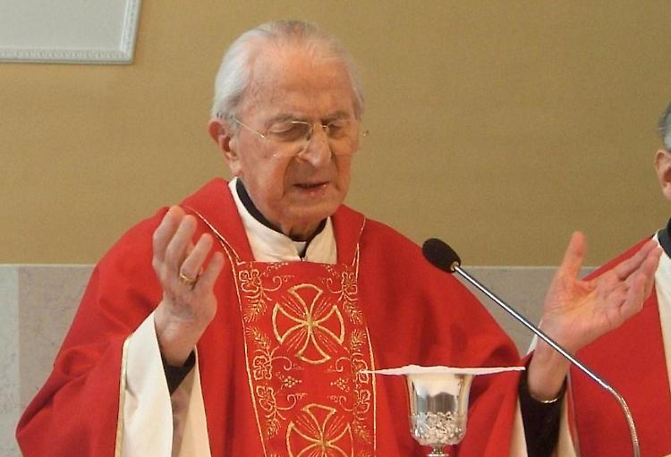Morte del cardinale Cè, papa Francesco: 'Ricordo con gratitudine la sua opera instancabile a Crema'