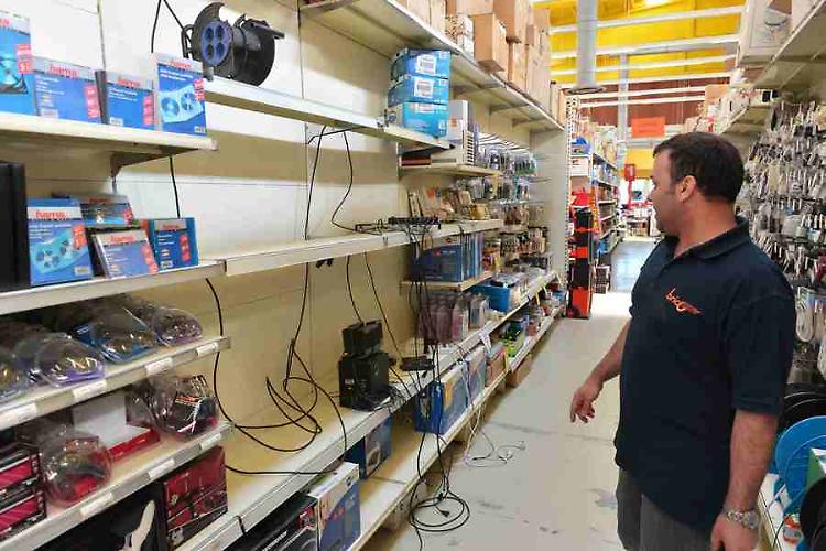 Incursione al 'Brico One', ingente il bottino