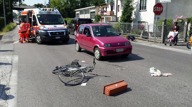 Incidente sull'Asolana, investito un ciclista