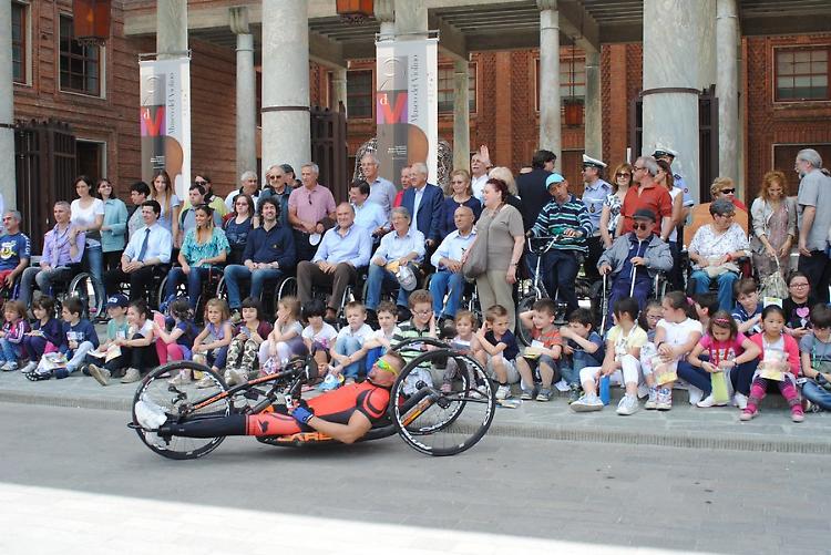 Giro di Cremona in carrozzina