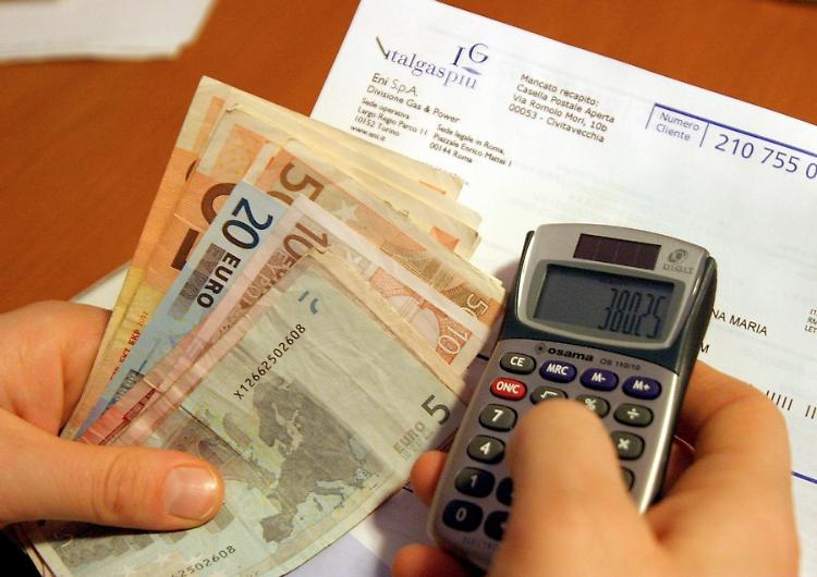 Bollette pazze, impennata dei casi in città