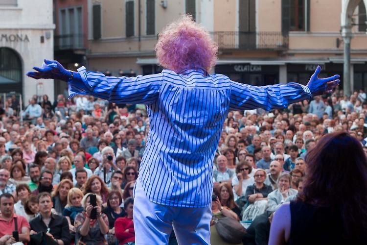 Corde dell'Anima, un bagno di folla per  Vanoni e Battiato