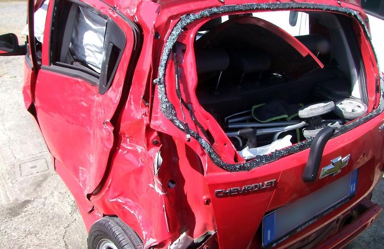 Auto contro un tir, sono gravi mamma e figlio di quattro anni