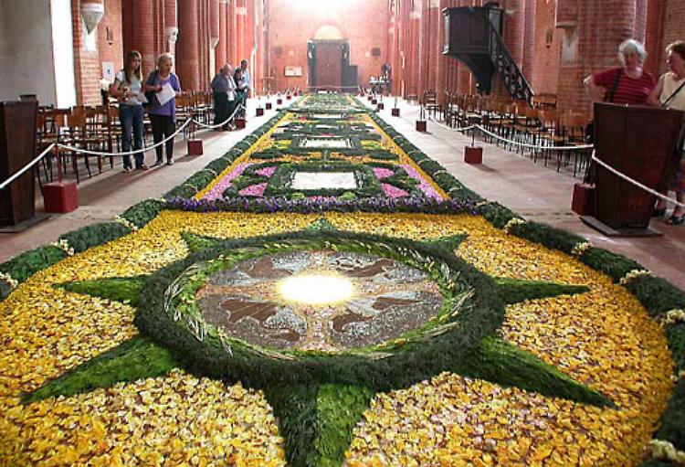 L'Infiorata del Corpus Domini all'Abbazia di Chiaravalle della Colomba  