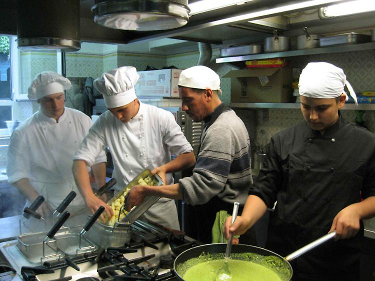 Einaudi, gita scolastica ...al ristorante
