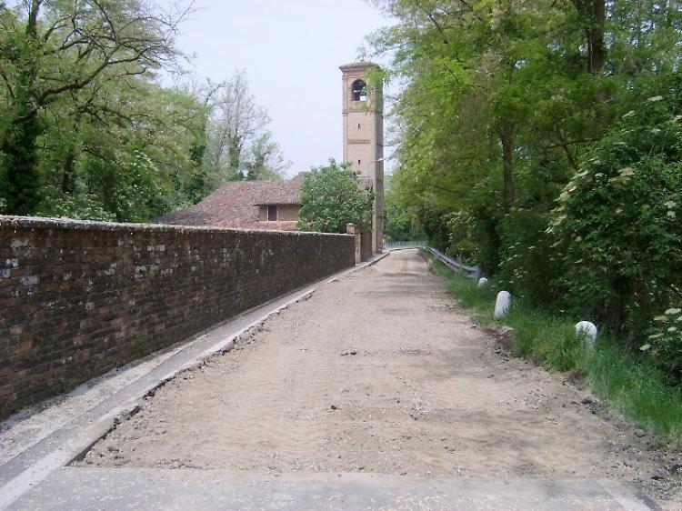 Bimbo di 7 anni scivola nel fosso, paura e allarme