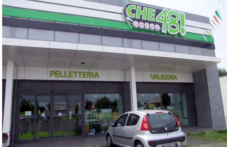 Incastrata ladra seriale di scarpe
