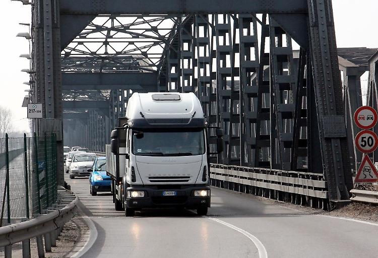 Ponte sul Po, firma dell'accordo sui lavori