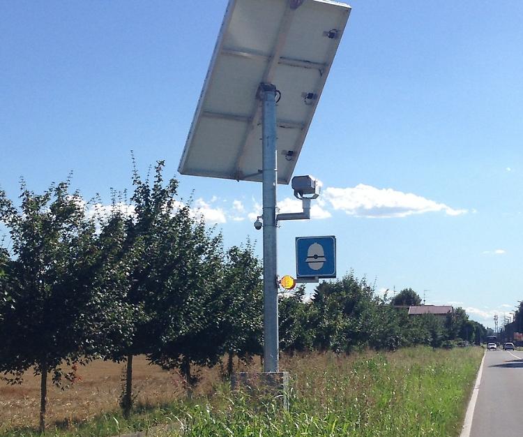 Sull'autovelox di via Persico spunta il lampeggiatore