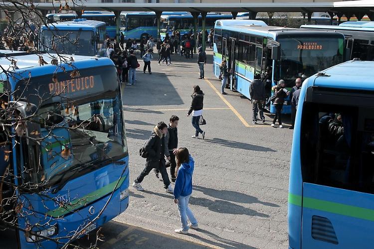 Minacce e danni, tensione alla stazione dei pullman