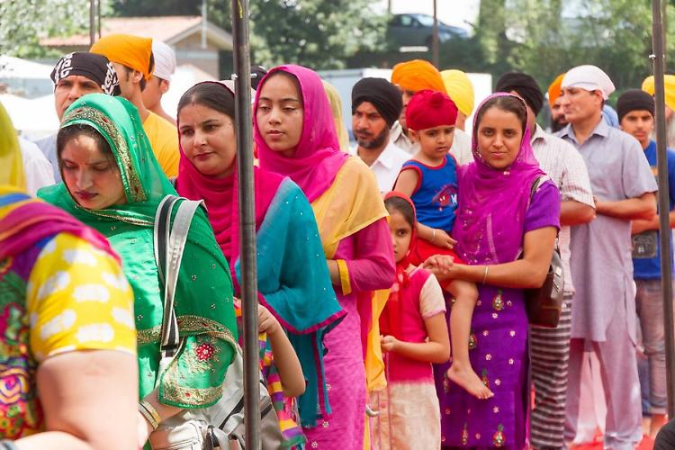 Parco del Po multicolore con la 'Festa del turbante'