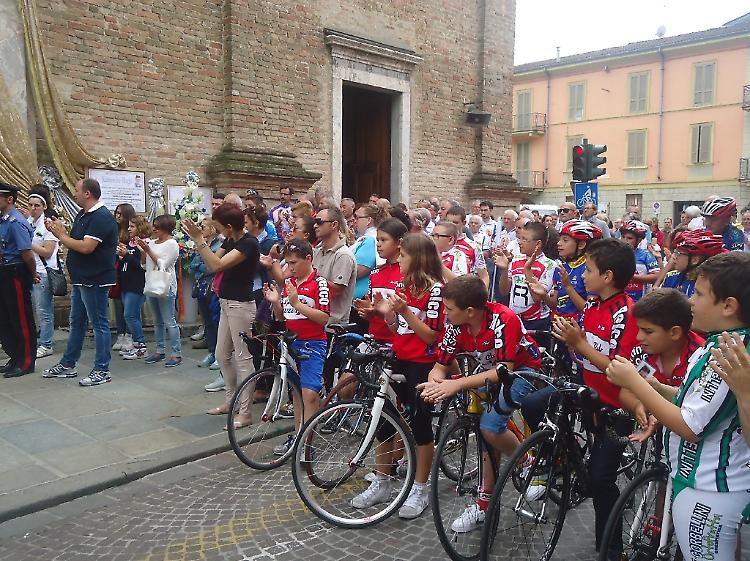 Tanti piccoli corridori per l'addio ad Alessandro