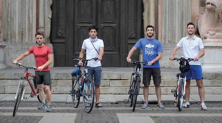 Quattro amici in bicicletta