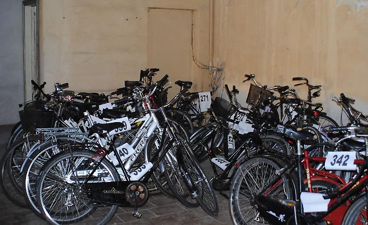 Recuperate dai vigili oltre 70 bici rubate